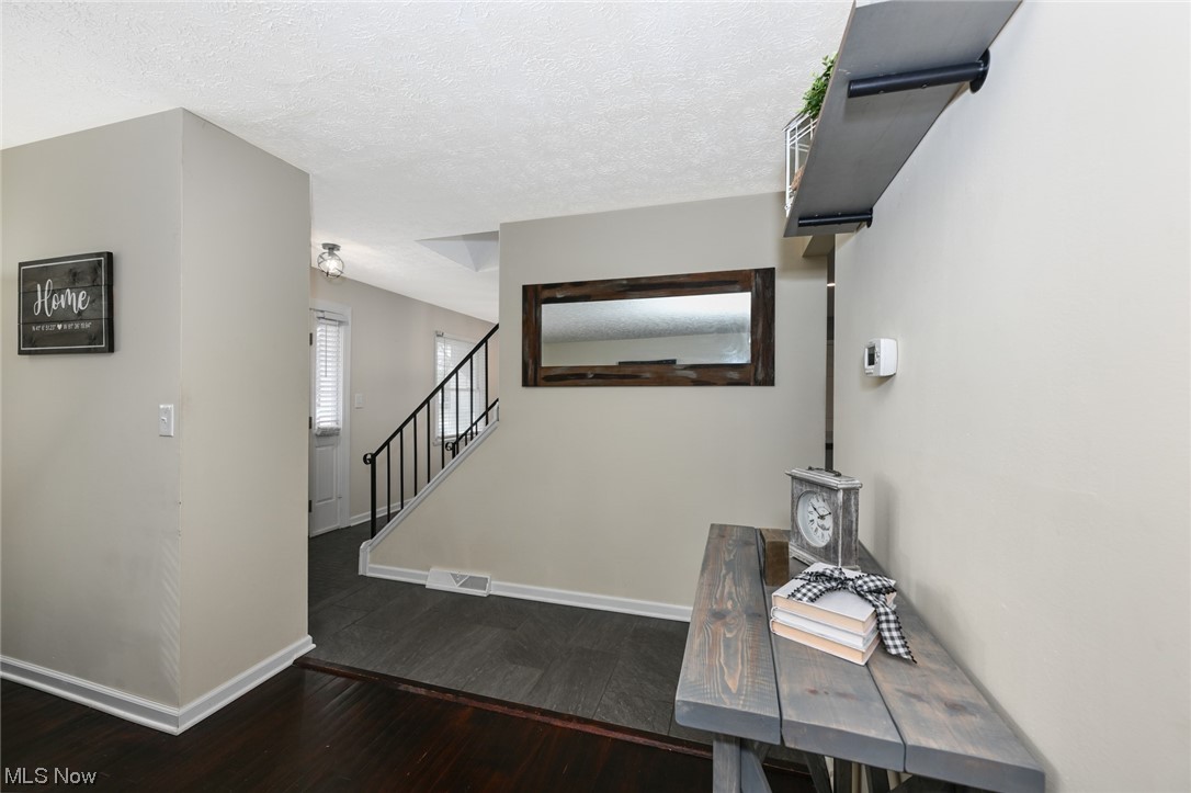 2521 Ridgewood Road Akron, OH 44313 - Photo 7 of 29