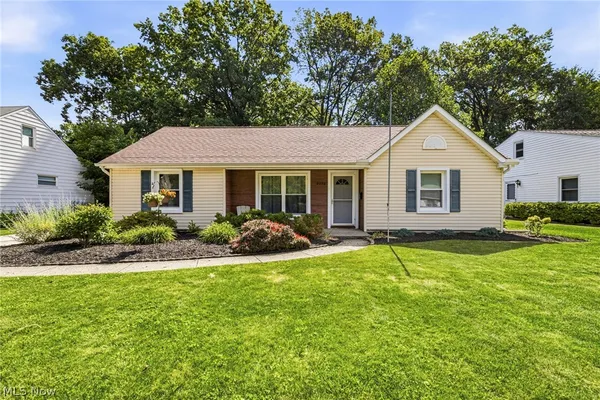 $284,900 | 8225 Dartmoor Road, Mentor, OH 44060