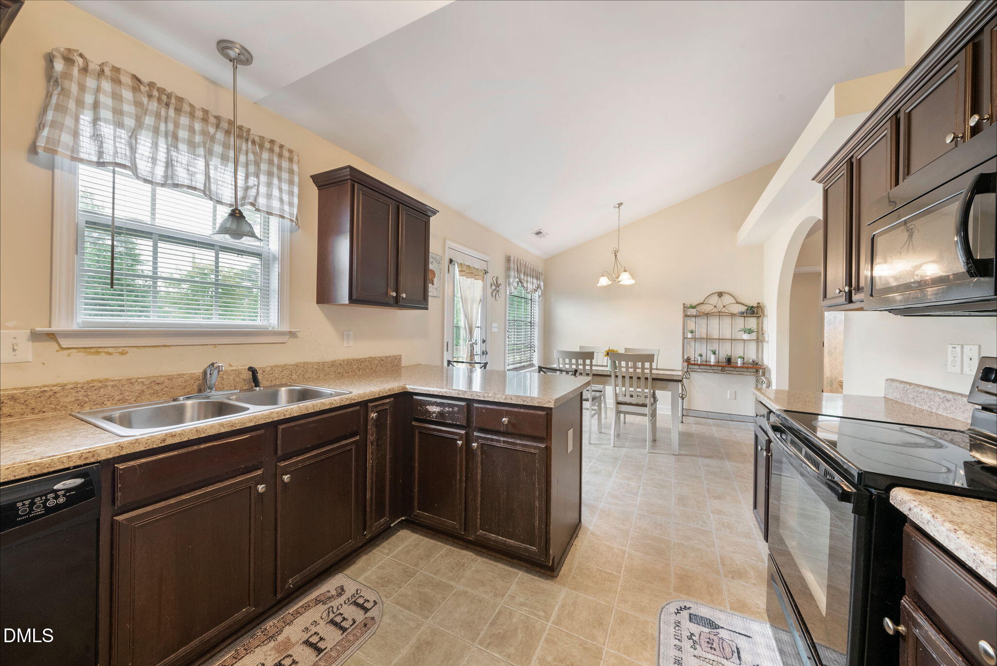 25 Lawrence Court Smithfield, NC 27577 - Photo 11 of 41 a kitchen with lots of counter top space