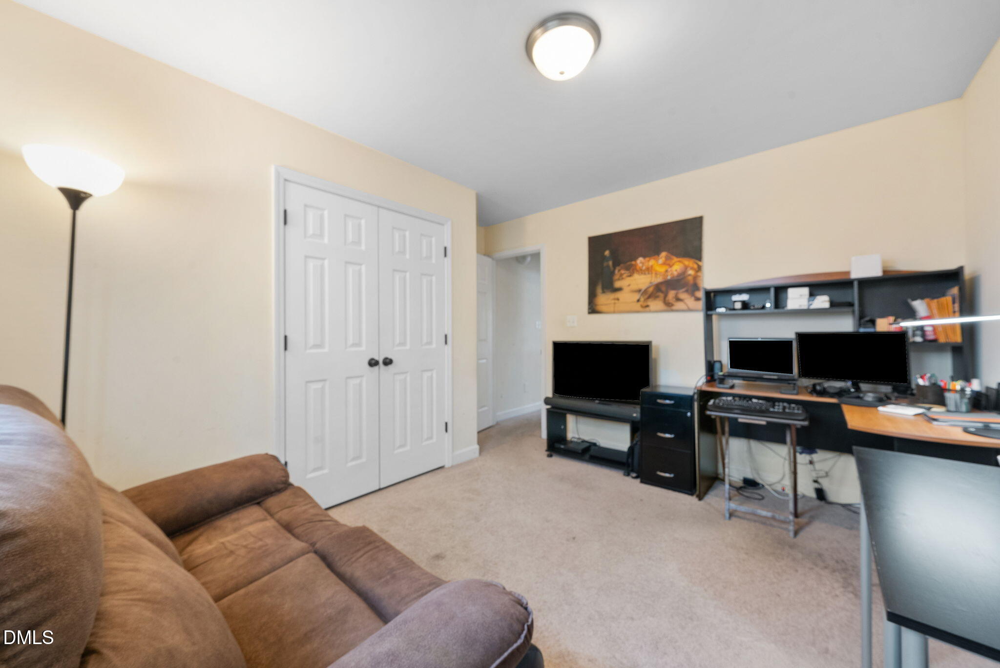25 Lawrence Court Smithfield, NC 27577 - Photo 23 of 41 a livingroom with workspace and a couch