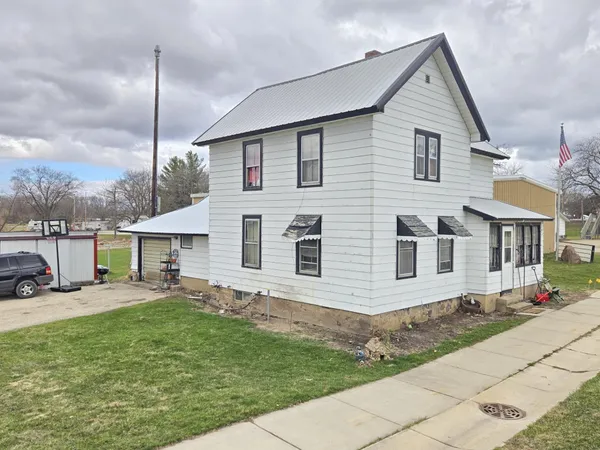 $89,000 | 216 South Street, Kingston, WI 53926