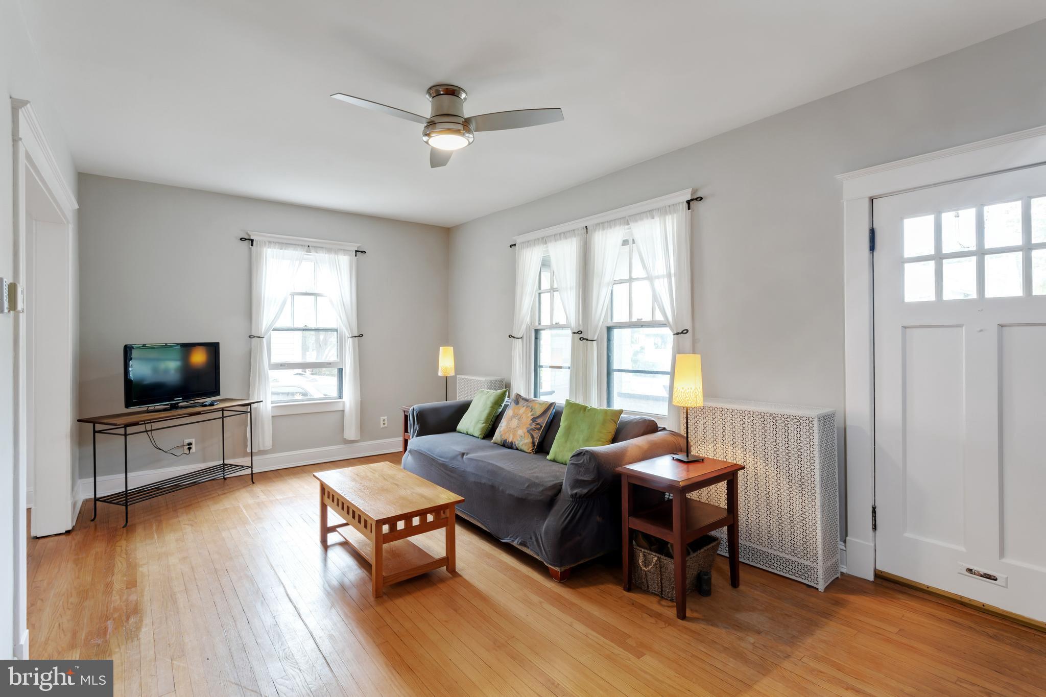 623 Dunkirk Road Baltimore, MD 21212 - Photo 2 of 36 Walk into the wide and bright living room.