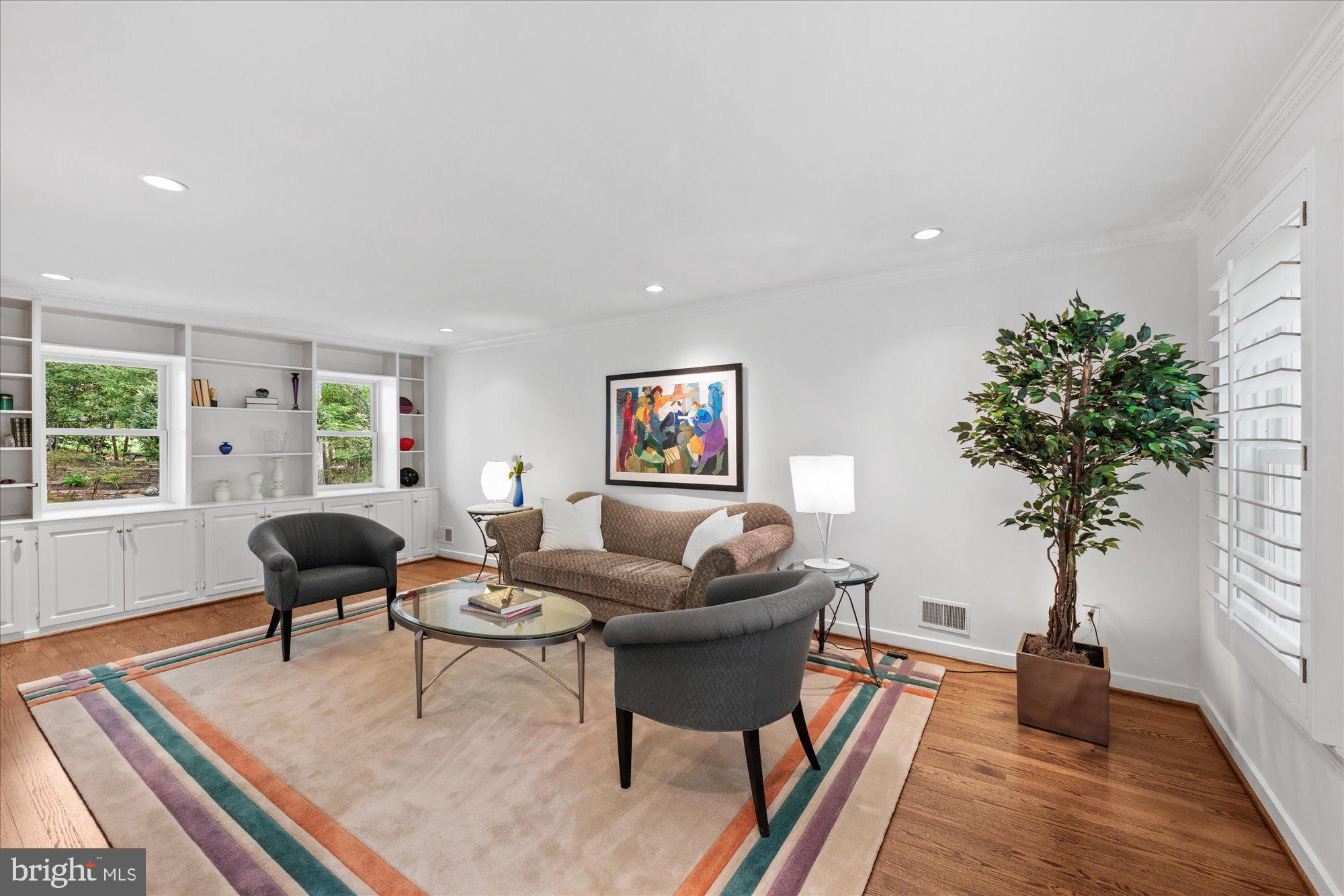7908 Foxhound Road McLean, VA 22102 - Photo 19 of 48 a living room with furniture and a potted plant