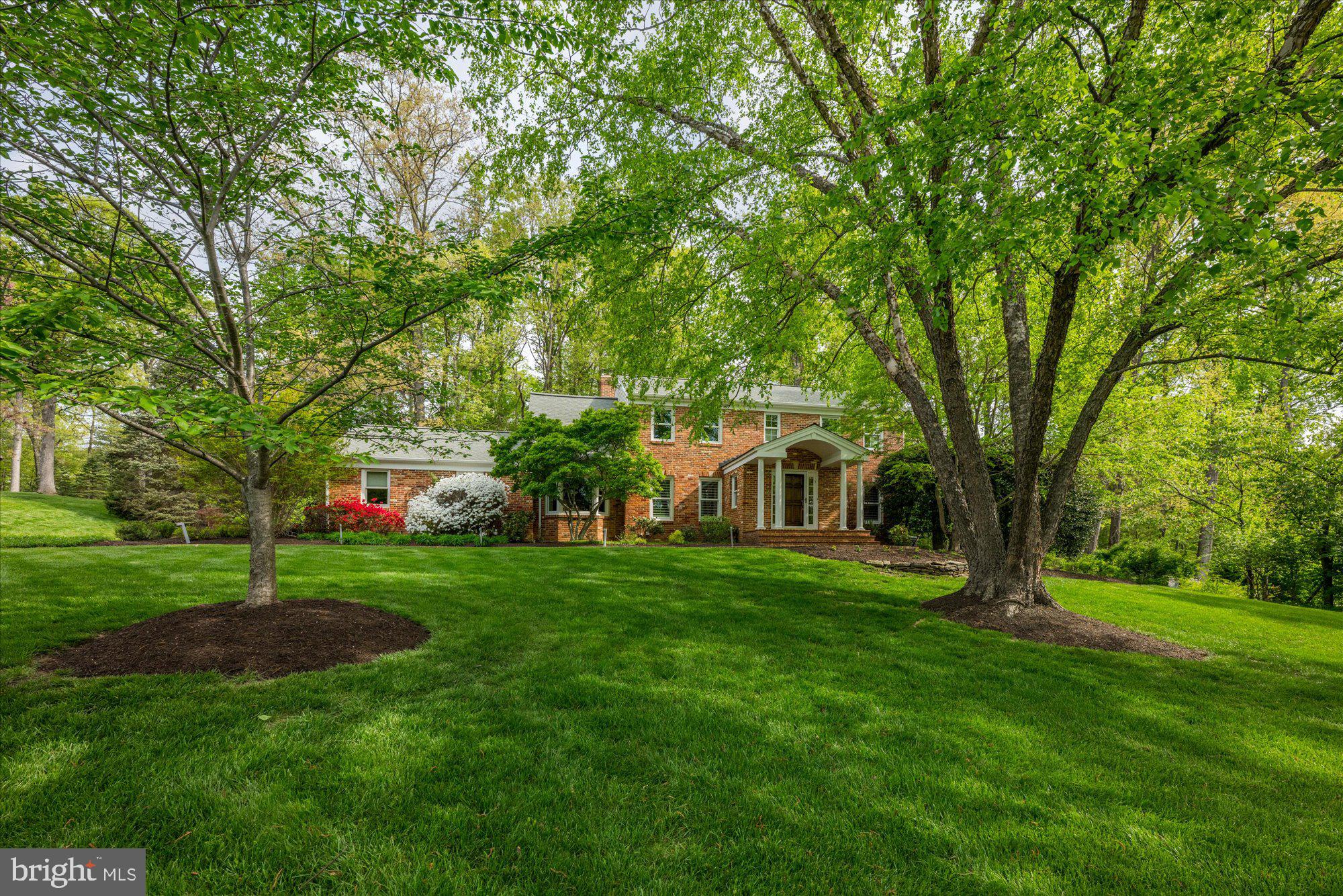 7908 Foxhound Road McLean, VA 22102 - Photo 4 of 48 a front view of a house with garden