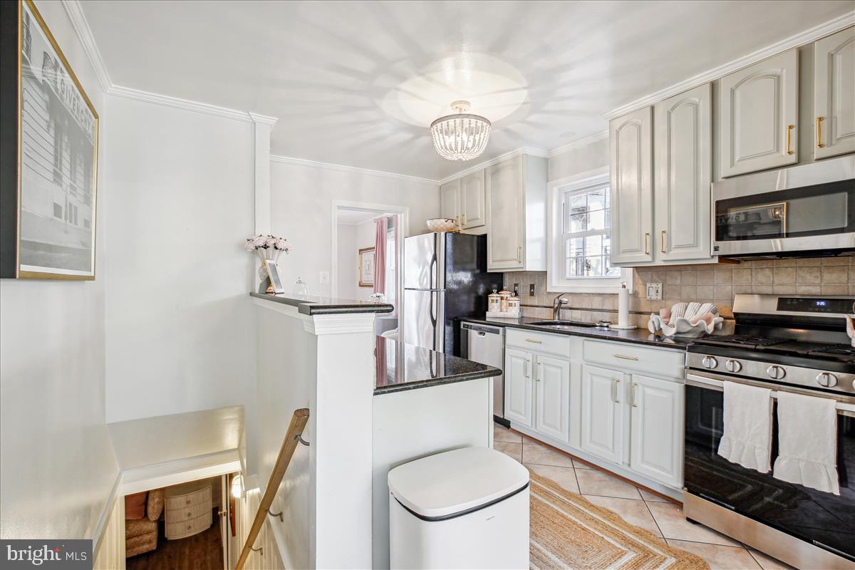 10107 Crestwood Road Kensington, MD 20895 - Photo 13 of 59 Kitchen