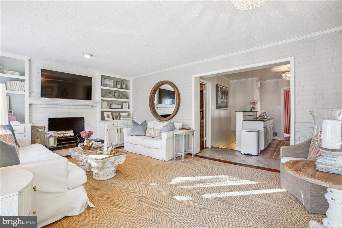 10107 Crestwood Road Kensington, MD 20895 - Photo 19 of 59 Family Room