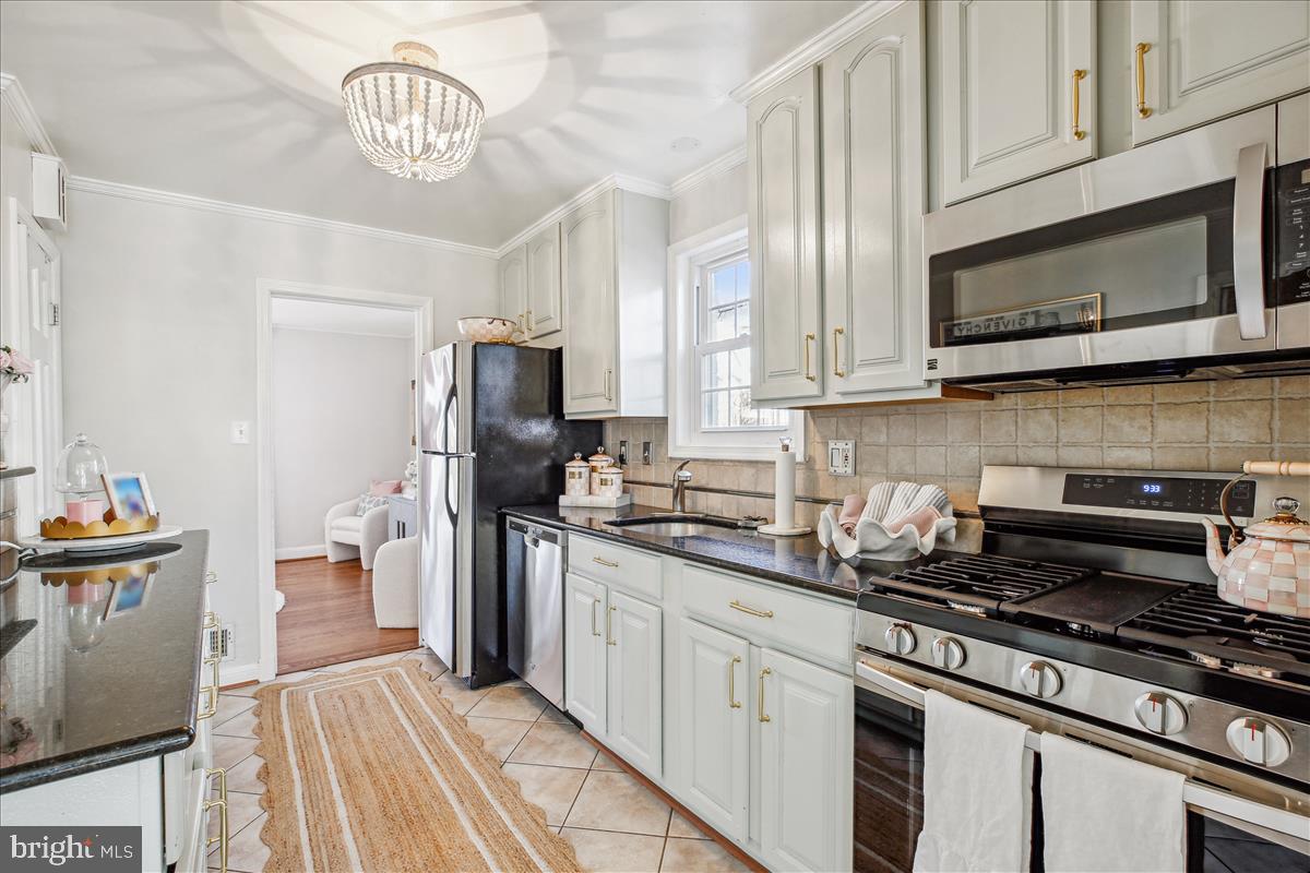10107 Crestwood Road Kensington, MD 20895 - Photo 9 of 59 Kitchen