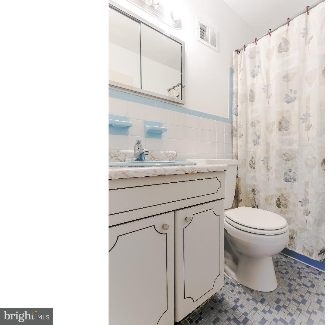 308 Golf Hills Road Havertown, PA 19083 - Photo 8 of 18
