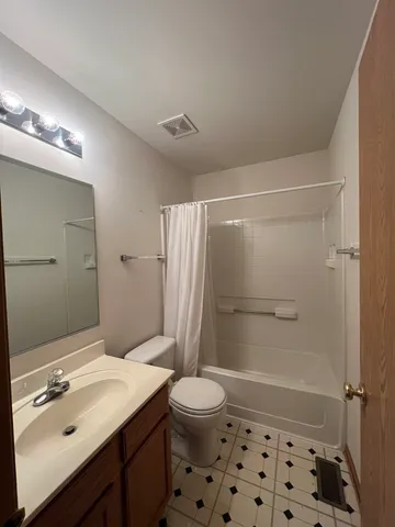 $2,800 | 11800 Niagra Lane, Huntley, IL 60142