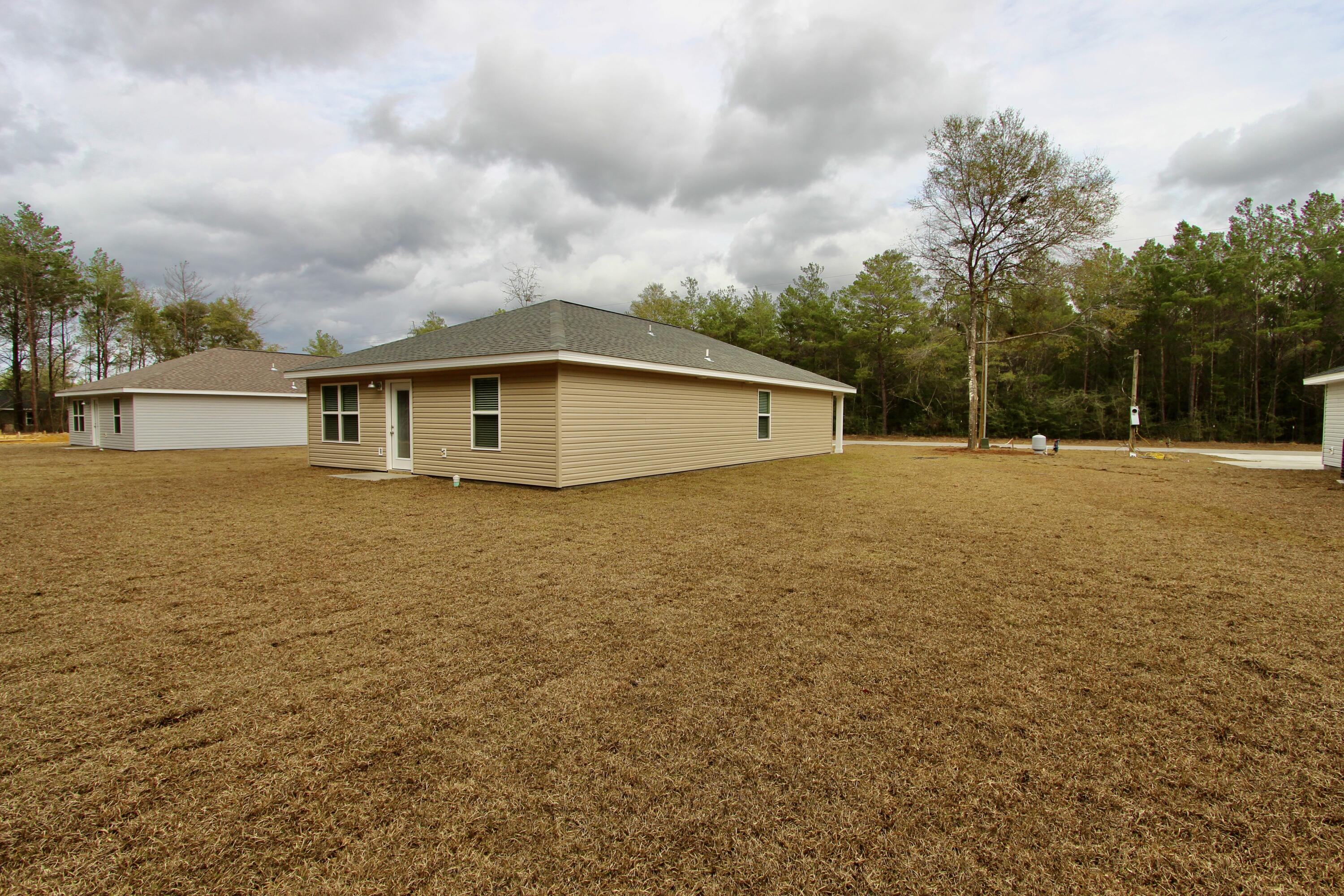 4639 Falcon Way Crestview, FL 32539 - Photo 39 of 40 a big room with an ocean view