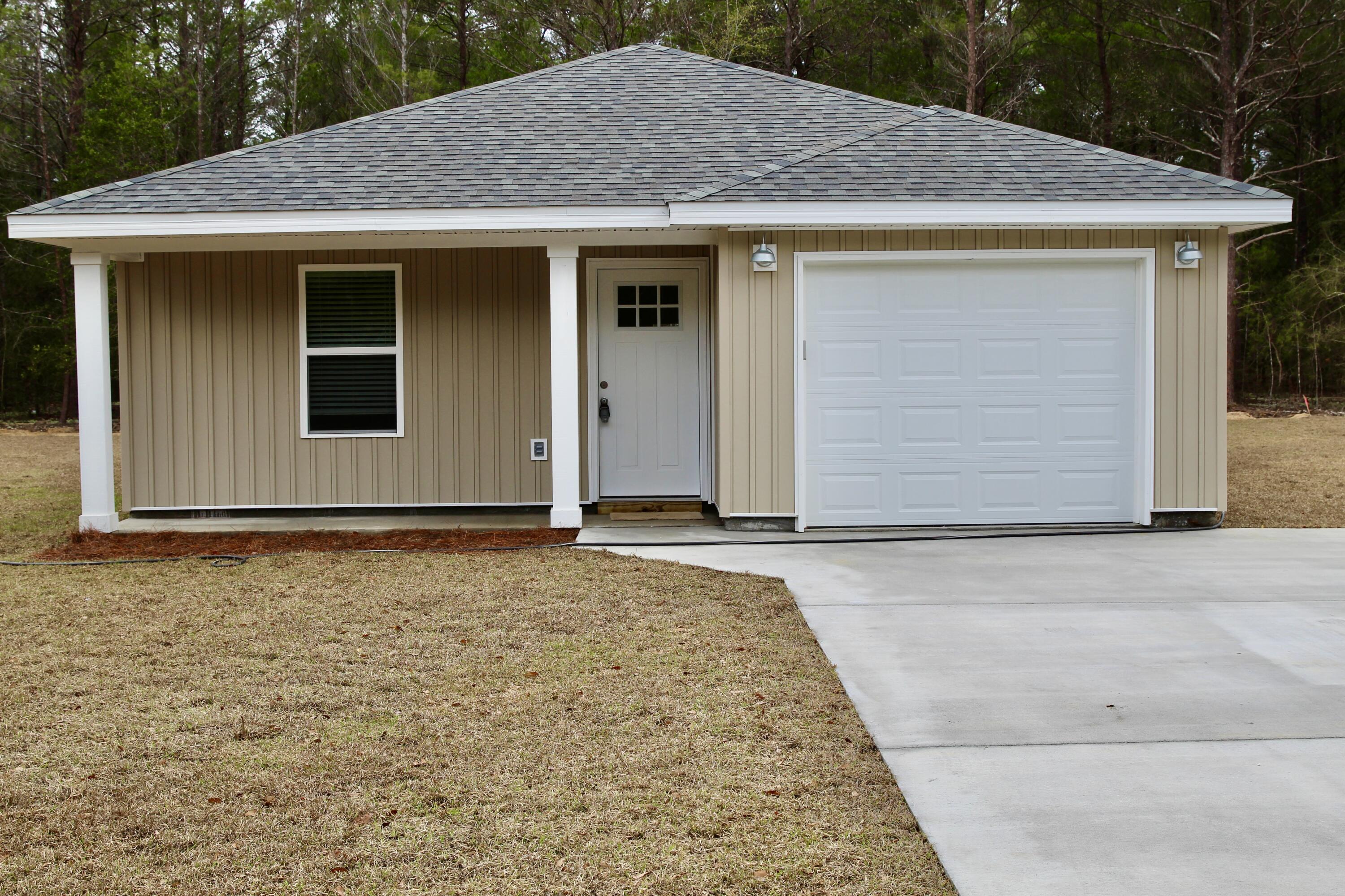 4639 Falcon Way Crestview, FL 32539 - Photo 4 of 40 a front view of house