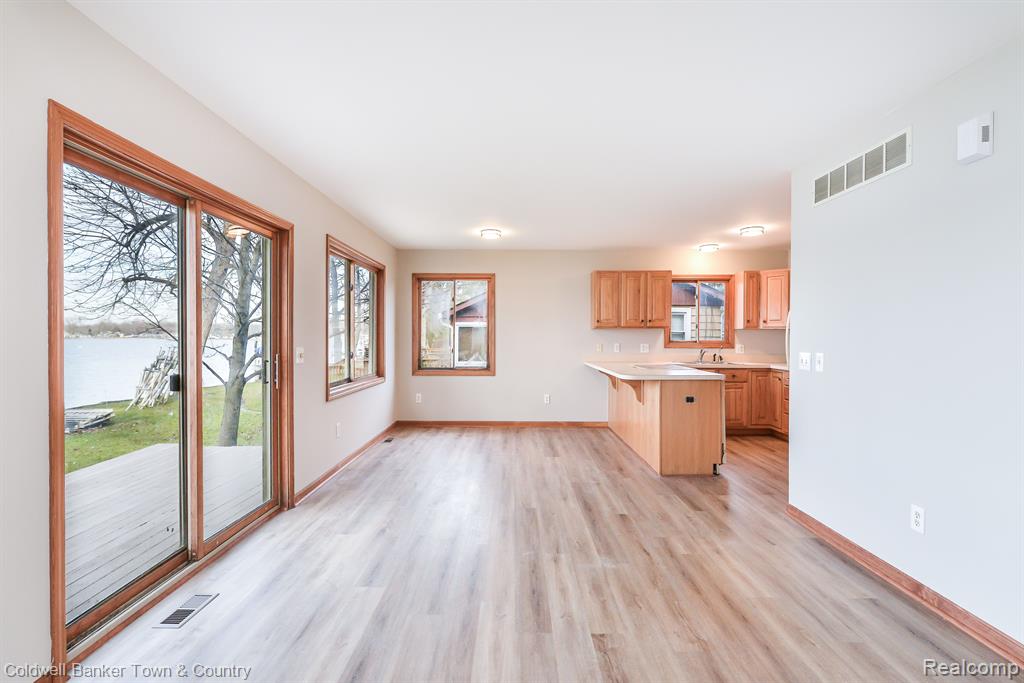 8746 Riverside Drive Brighton, MI 48116 - Photo 9 of 44 Gallery Image 9