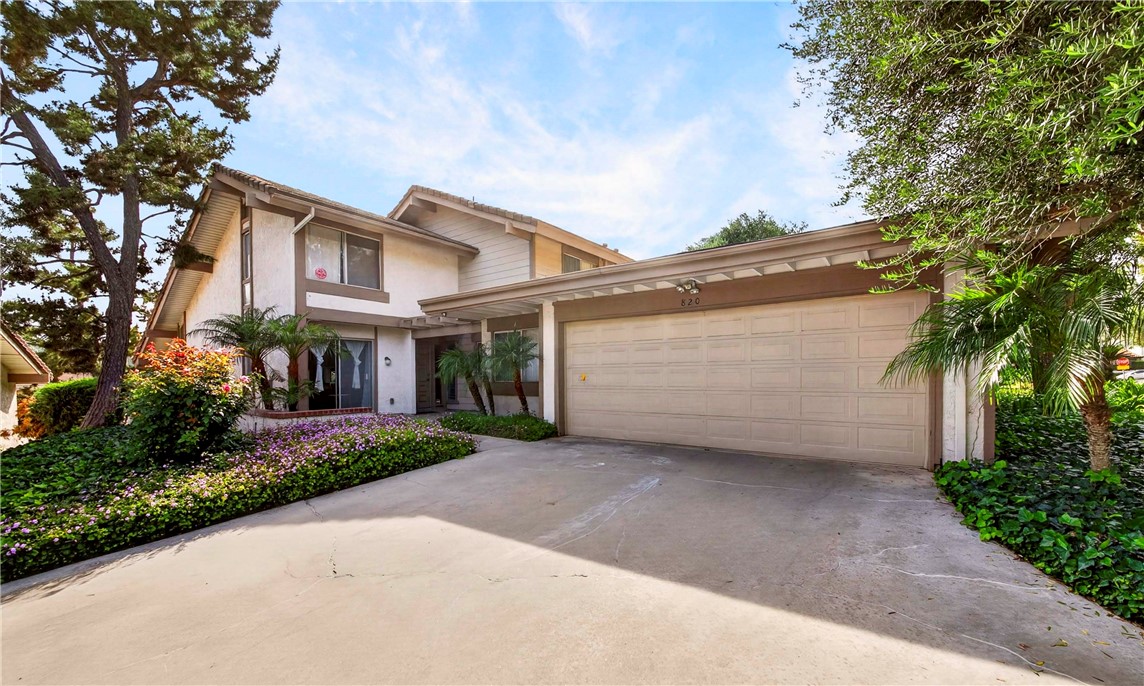 820 Vía Zapata Riverside, CA 92507 - Photo 1 of 37
