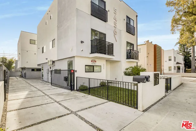 $3,300,000 | 5456 Barton Avenue, Los Angeles, CA 90038