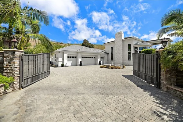 a view of house and outdoor space