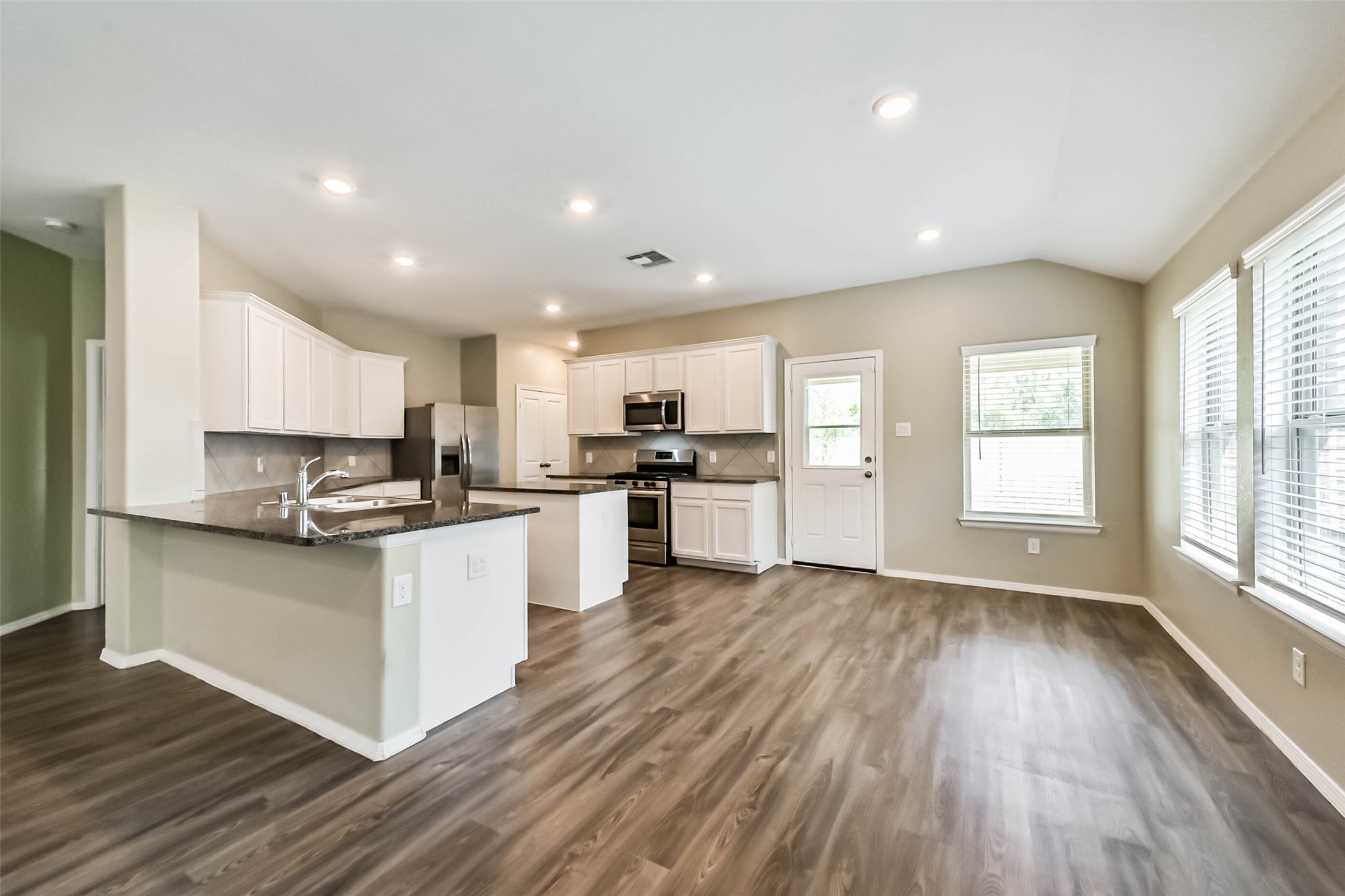 9422 Vicksburg Road Baytown, TX 77521 - Photo 8 of 33 Gallery Image 8