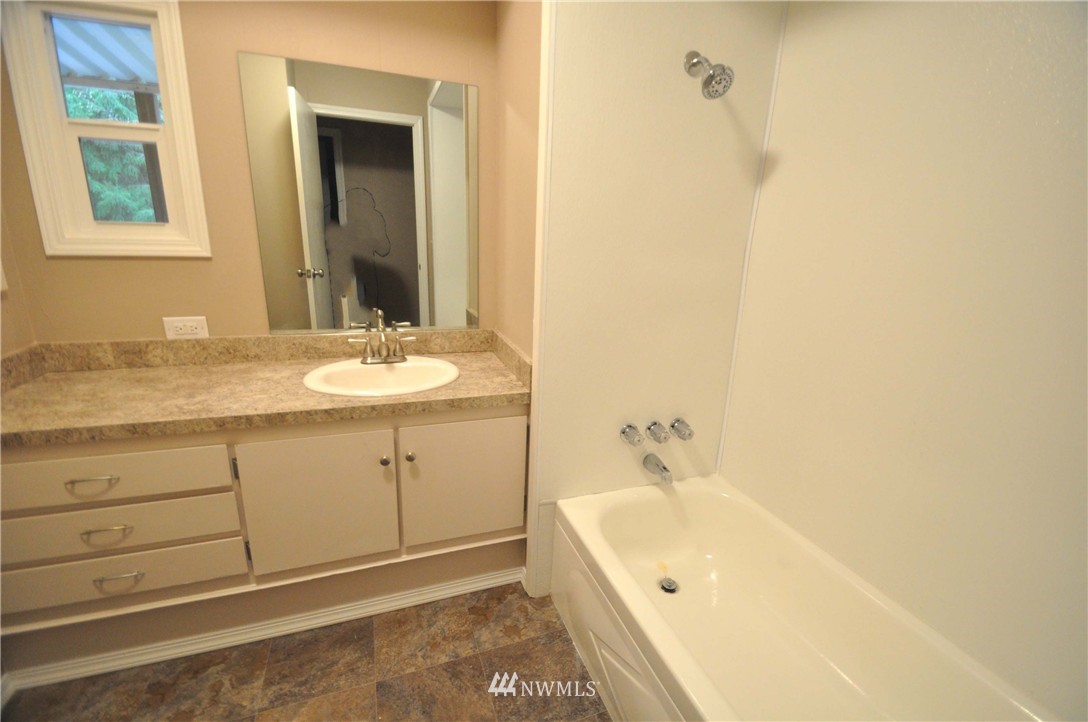 901 East Phillips Lake Loop Road Shelton, WA 98584 - Photo 17 of 25 Gallery Image 17