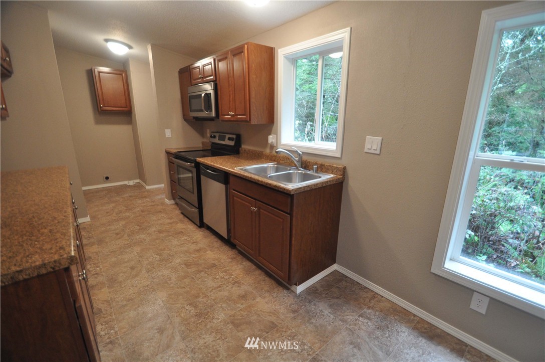 901 East Phillips Lake Loop Road Shelton, WA 98584 - Photo 3 of 25 Gallery Image 3