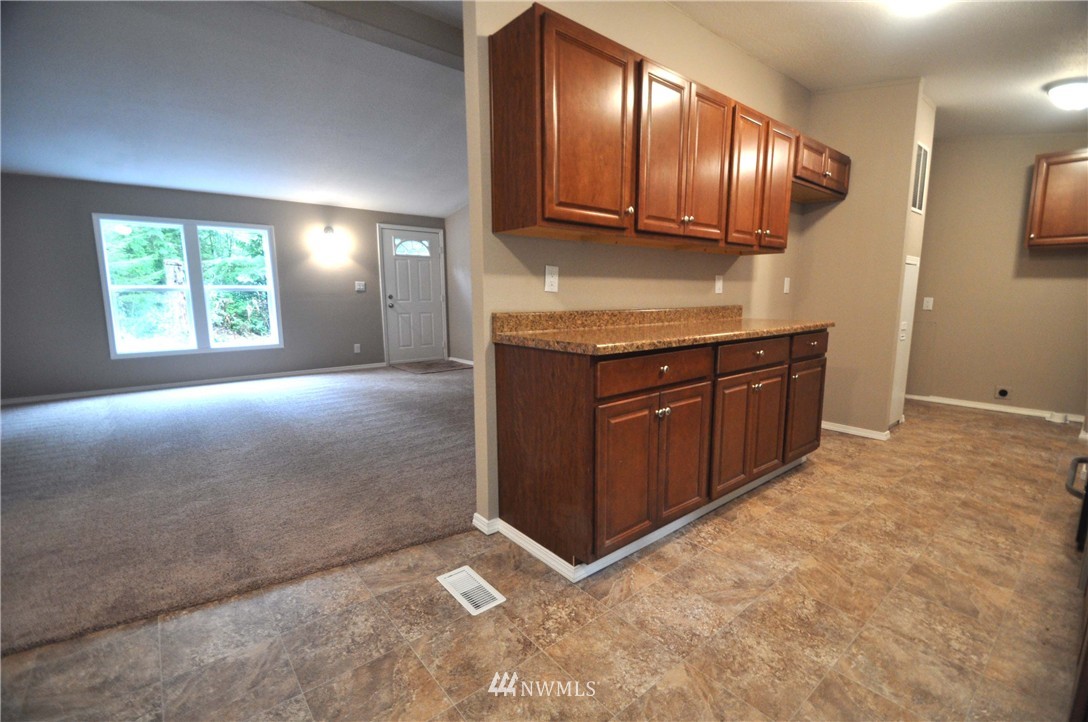 901 East Phillips Lake Loop Road Shelton, WA 98584 - Photo 4 of 25 Gallery Image 4