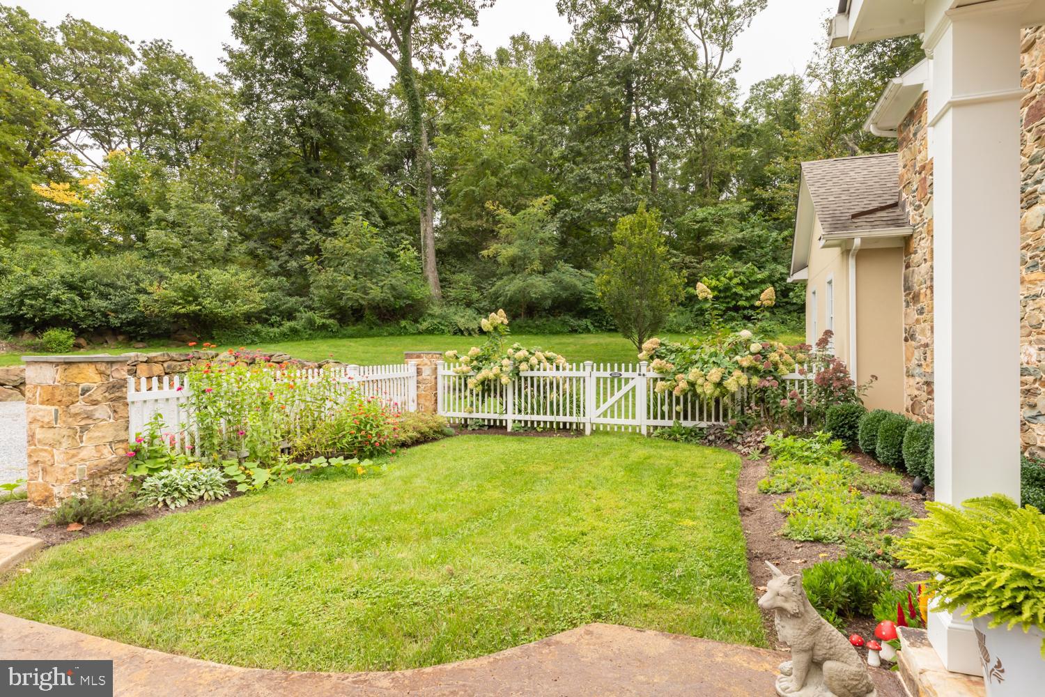 18411 Blue Ridge Mountain Road Bluemont, VA 20135 - Photo 40 of 53 Front Garden