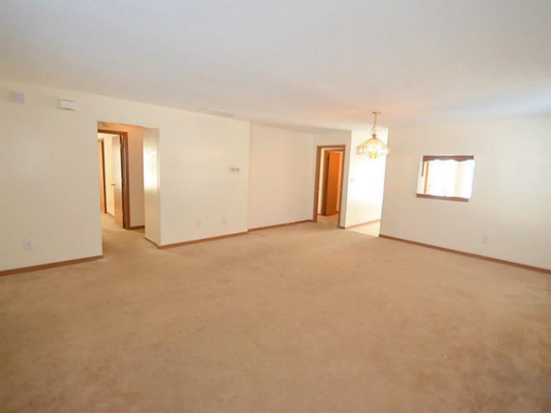 11703 Rothe Way Indianapolis, IN 46229 - Photo 3 of 24 Gallery Image 3