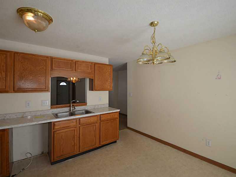 11703 Rothe Way Indianapolis, IN 46229 - Photo 8 of 24 Gallery Image 8