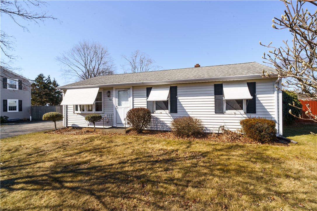 142 Beverly Road East Providence, RI 02915 - Photo 2 of 33