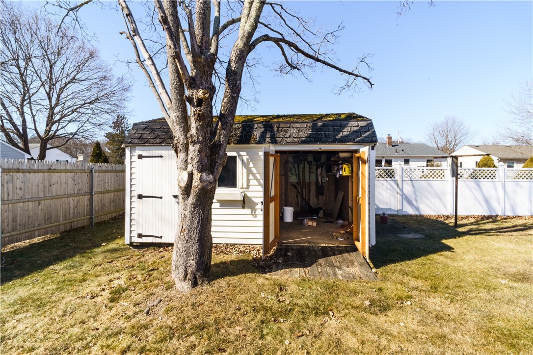 142 Beverly Road East Providence, RI 02915 - Photo 27 of 33