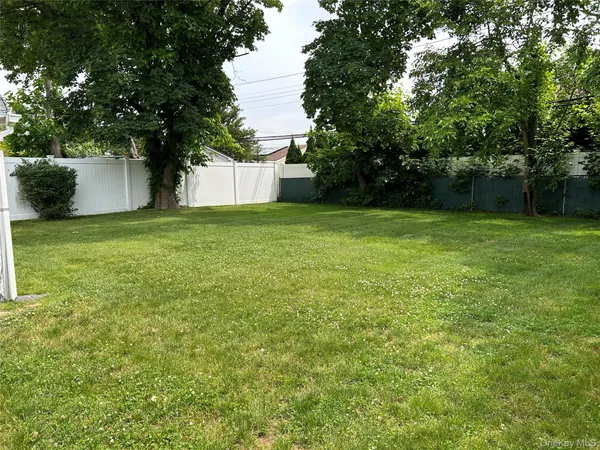 $5,200 | 33 Ava Drive, Syosset, NY 11791