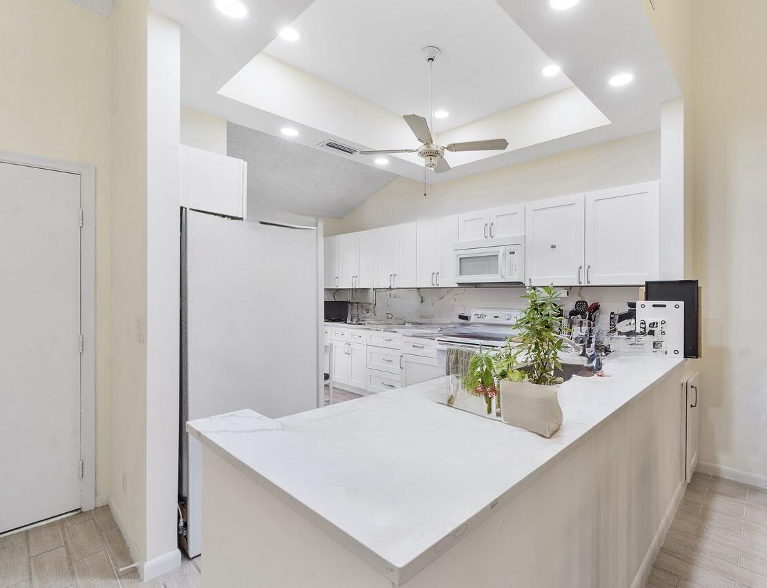 10900 Waterberry Court Boca Raton, FL 33498 - Photo 4 of 19 10900_Waterberry_Ct_011