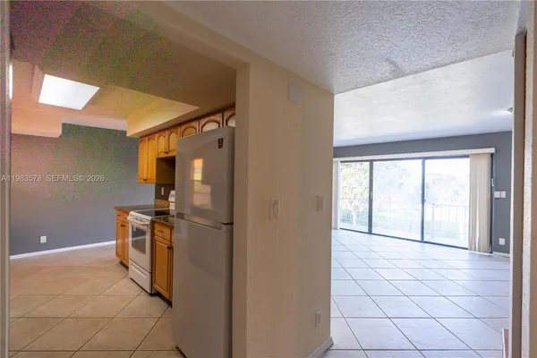 $2,400 | 430 Commodore Drive, Unit 314, Plantation, FL 33325
