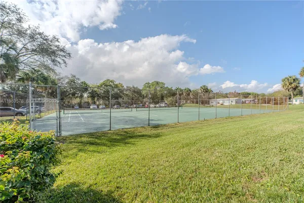 $2,400 | 430 Commodore Drive, Unit 314, Plantation, FL 33325