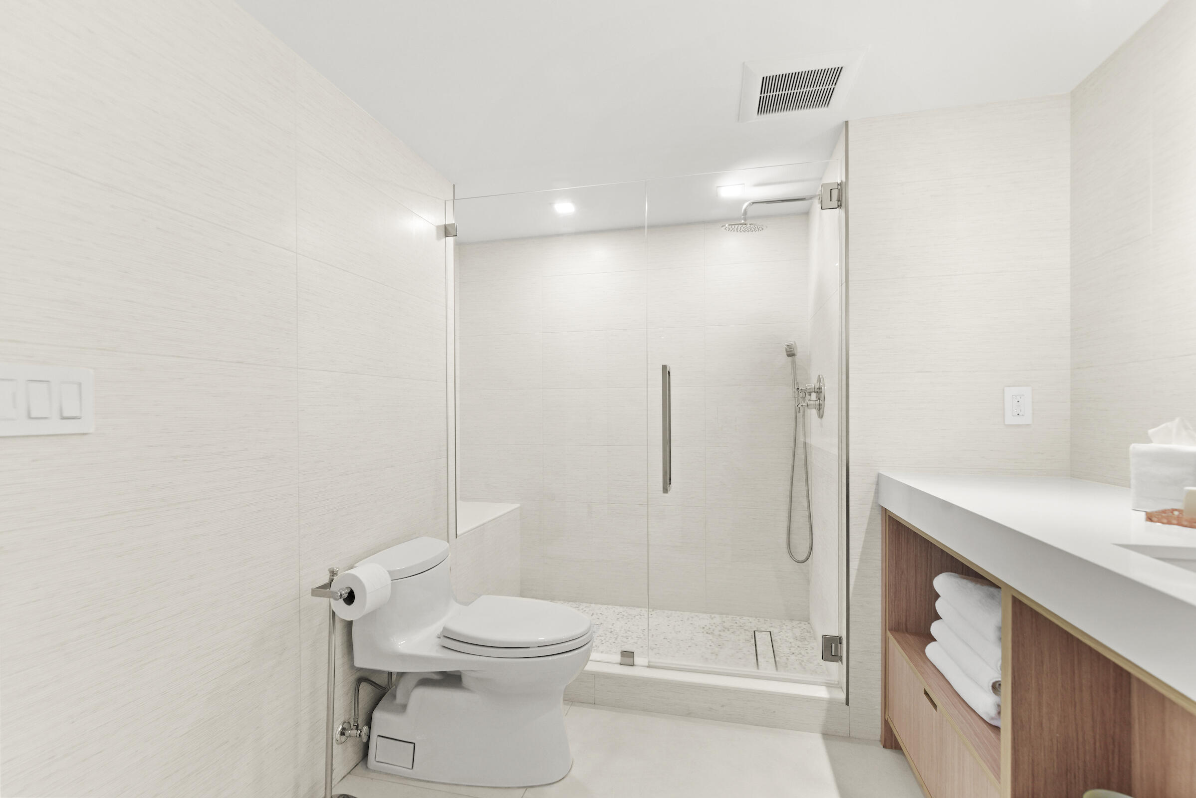 550 South Ocean Boulevard, Unit 1204 Boca Raton, FL 33432 - Photo 19 of 50 Bathroom