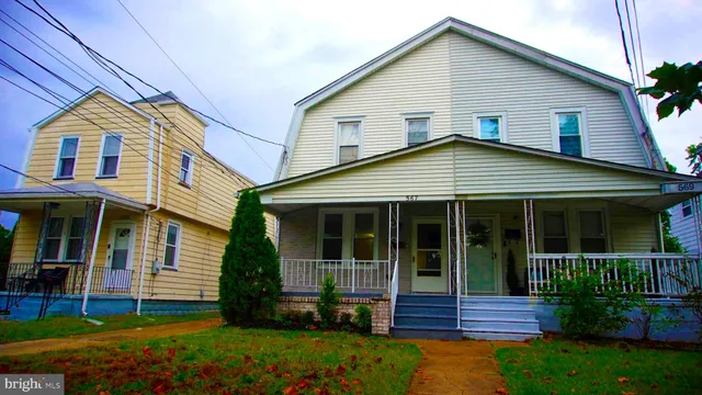 a view of front a house with a yard