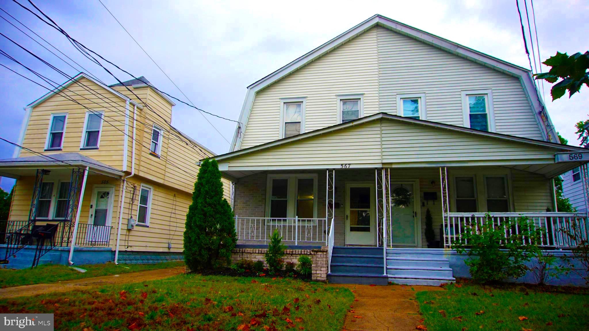 a view of front a house with a yard