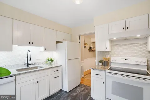 $595,000 | 7005 Leestone Street, Springfield, VA 22151