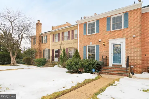 $595,000 | 7005 Leestone Street, Springfield, VA 22151