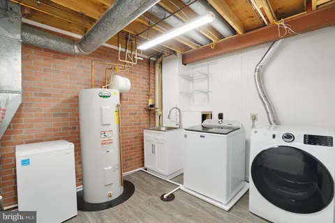 $595,000 | 7005 Leestone Street, Springfield, VA 22151