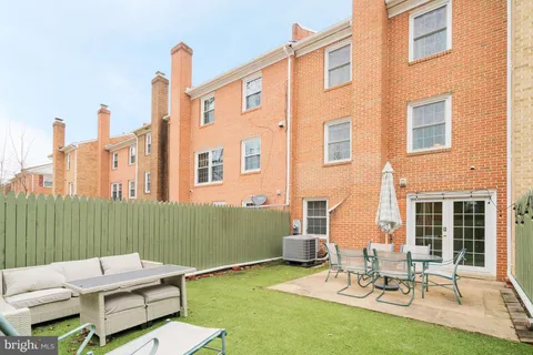 $595,000 | 7005 Leestone Street, Springfield, VA 22151