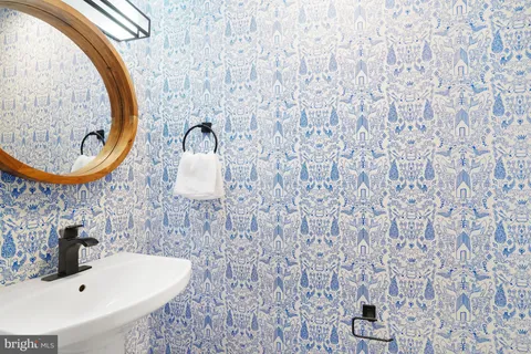 $595,000 | 7005 Leestone Street, Springfield, VA 22151