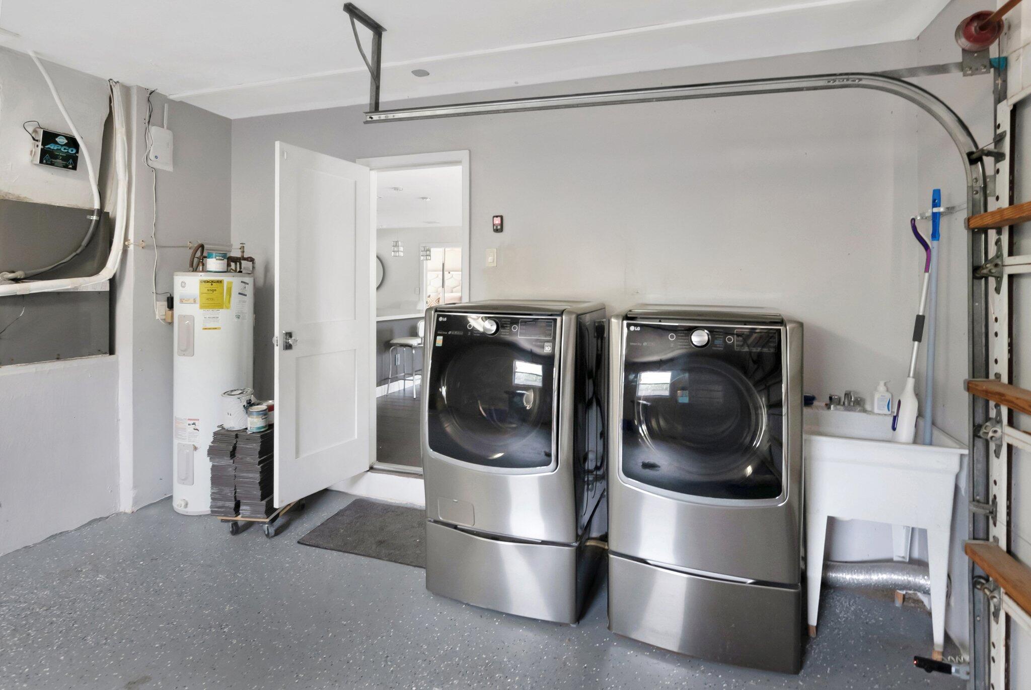 855 Berkley Street Boca Raton, FL 33487 - Photo 32 of 34 a kitchen with a refrigerator and washer