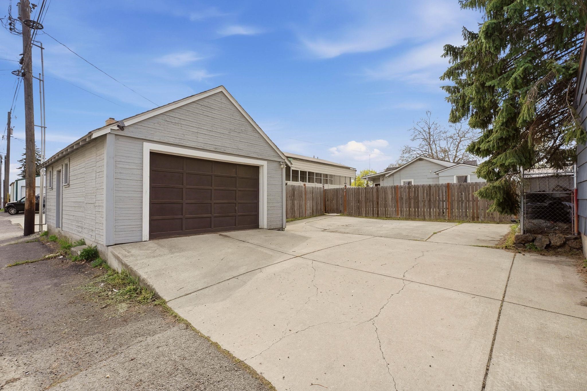 4224 North Maple Street Spokane, WA 99205 - Photo 4 of 38