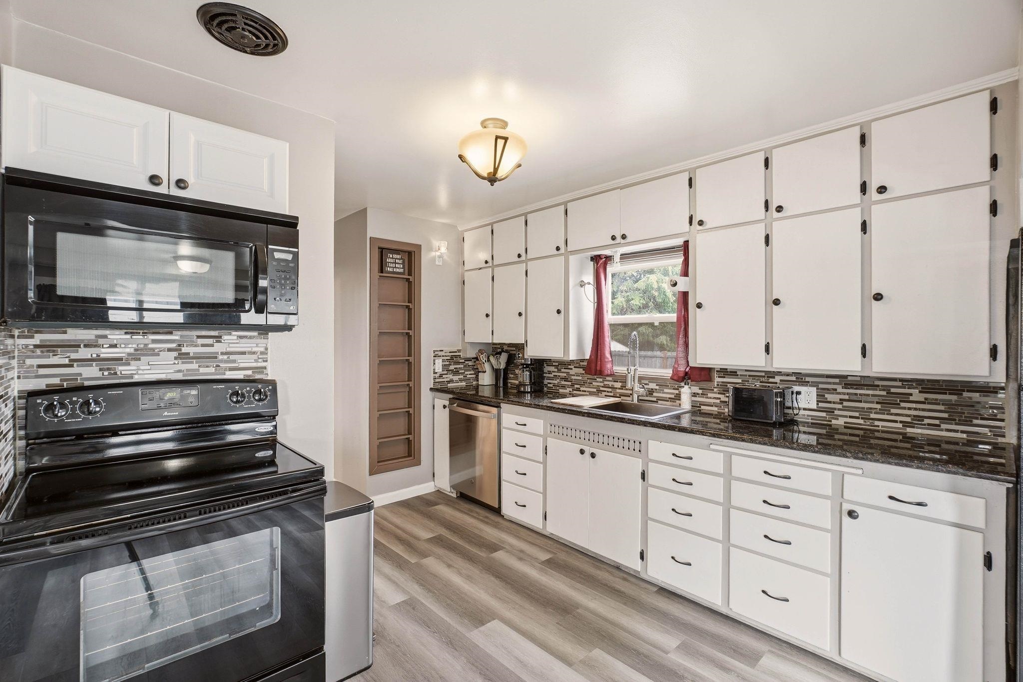 4224 North Maple Street Spokane, WA 99205 - Photo 8 of 38