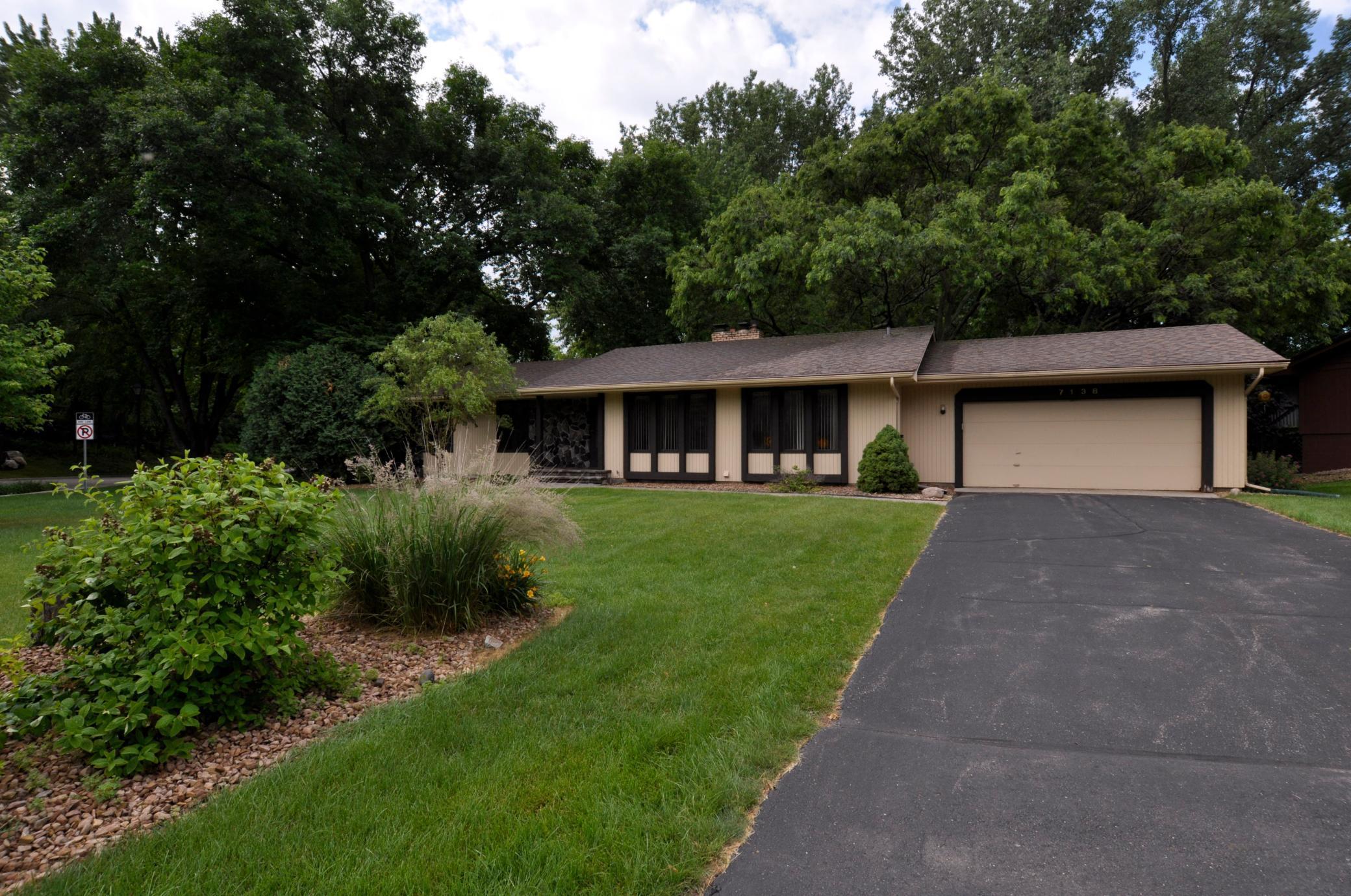 7138 Valley View Road Edina, MN 55439 - Photo 2 of 19