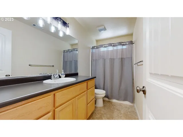 a en suite bathroom with a sink and a mirror