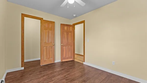 a view of a livingroom with furniture and a ceiling fan