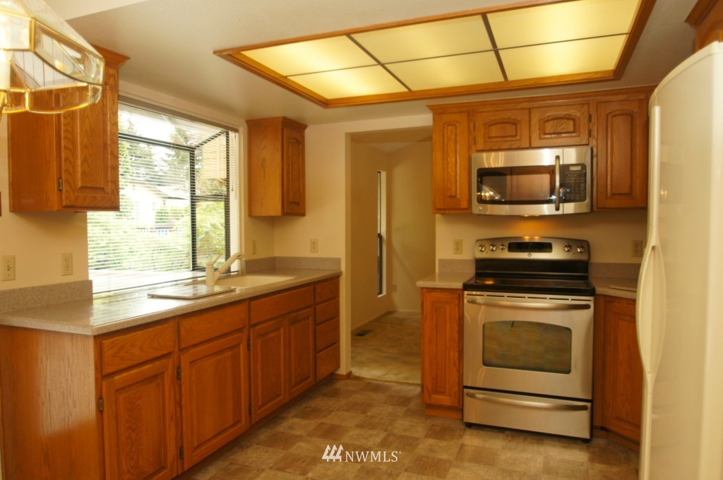 18320 108th Place Southeast Renton, WA 98055 - Photo 3 of 15 Gallery Image 3