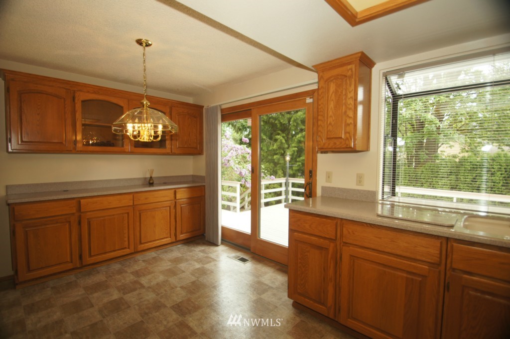 18320 108th Place Southeast Renton, WA 98055 - Photo 4 of 15 Gallery Image 4