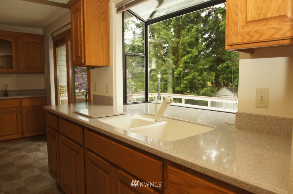 18320 108th Place Southeast Renton, WA 98055 - Photo 5 of 15 Gallery Image 5