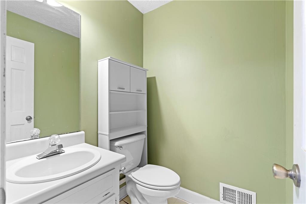 2250 Ridge Forest Drive Grayson, GA 30017 - Photo 7 of 44